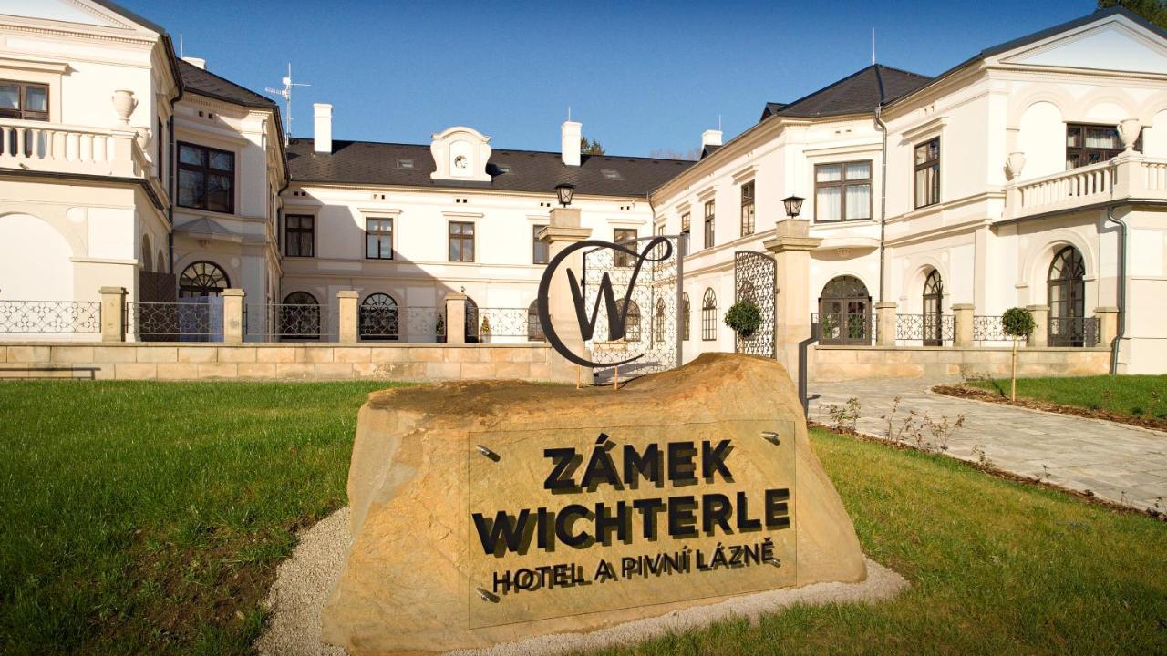 Zamek Wichterle - Hotel A Pivni Lazne Slavicin エクステリア 写真